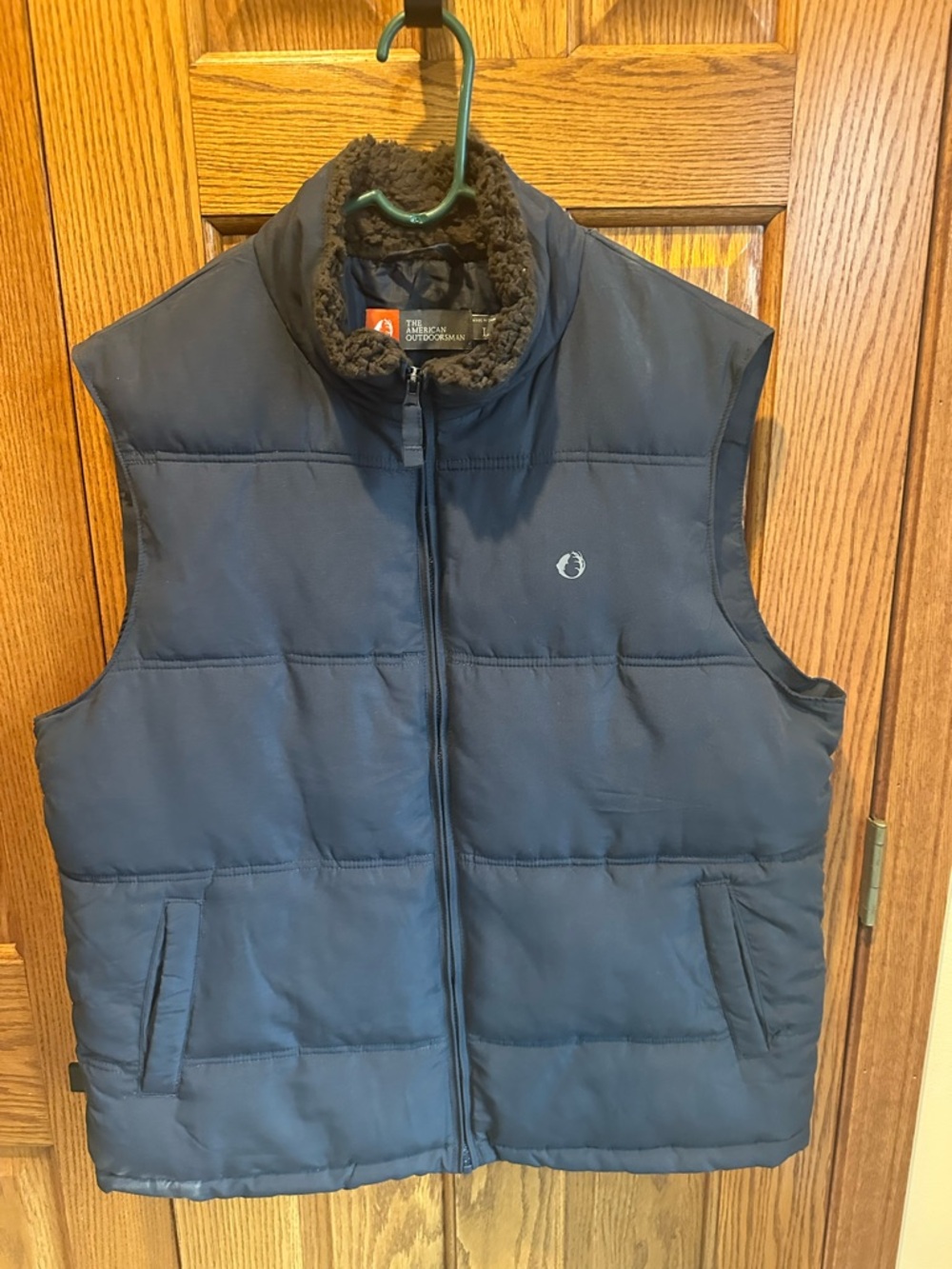 The American Outdoorsman Blue Puffer Vest Size Large Sherpa Collar Sz L